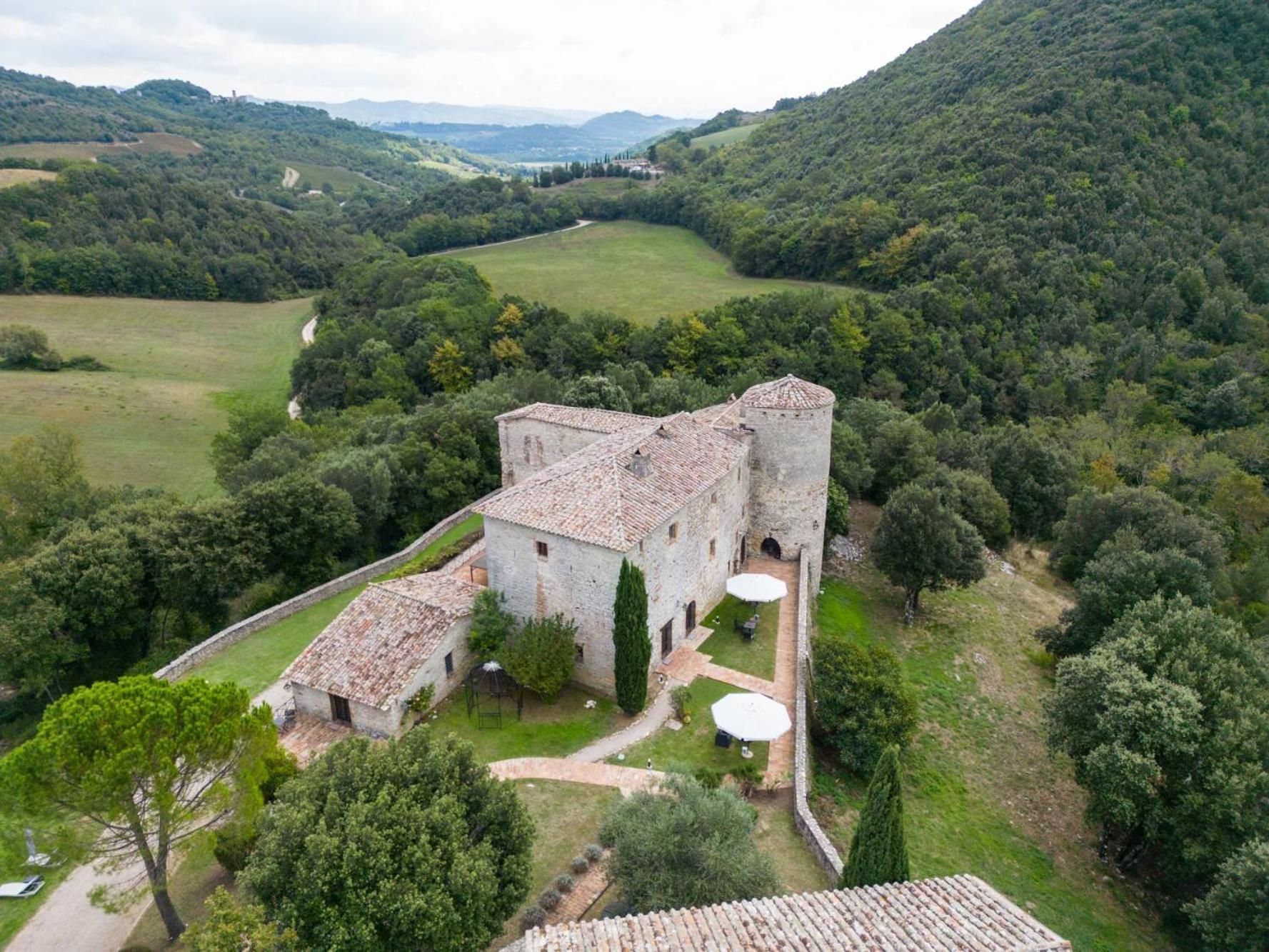 Bed and Breakfast Castello Valenzino Antognola Экстерьер фото